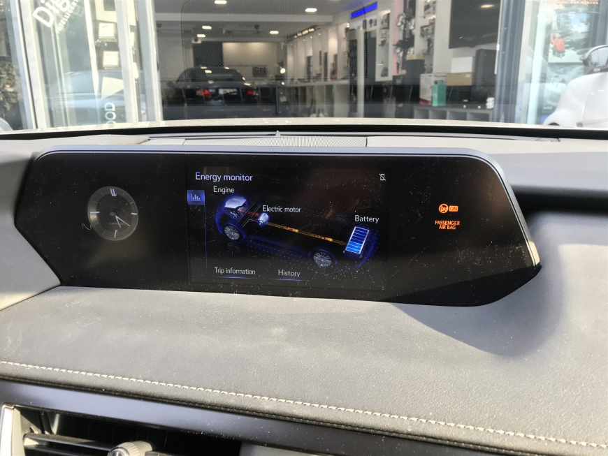 Εγκατάσταση Interface σε εργοστασιακή οθόνη του Lexus UX 250 Hybrid