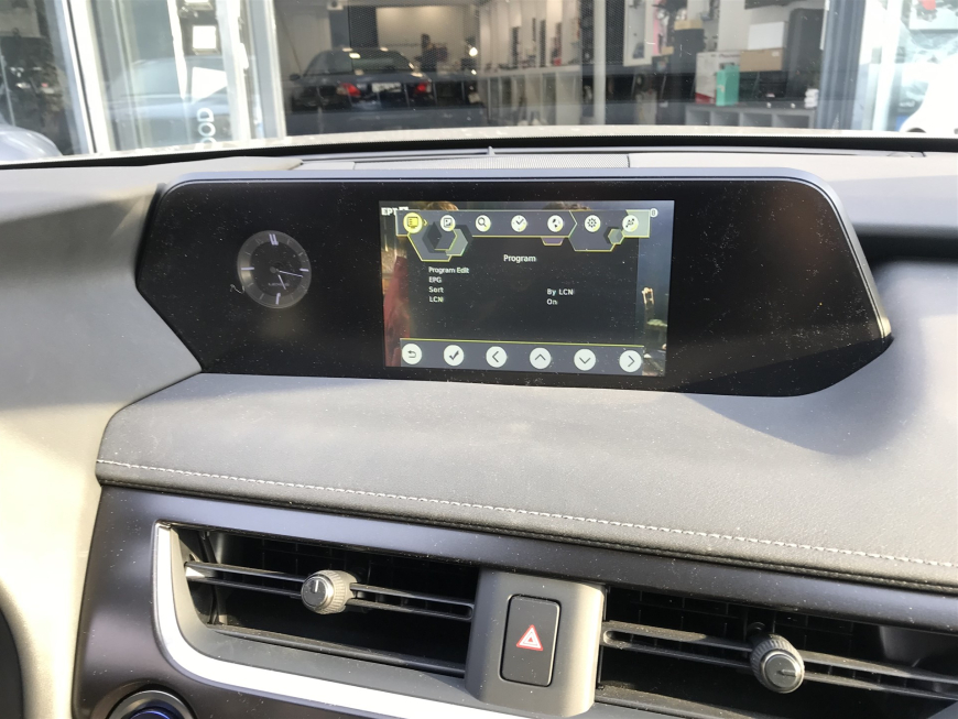 Εγκατάσταση Interface σε εργοστασιακή οθόνη του Lexus UX 250 Hybrid