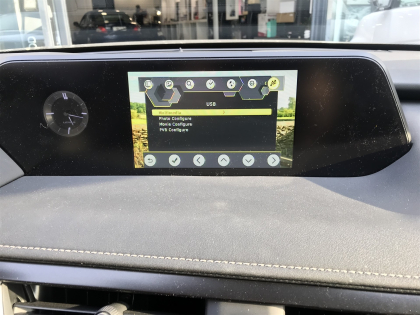 Εγκατάσταση Interface σε εργοστασιακή οθόνη του Lexus UX 250 Hybrid