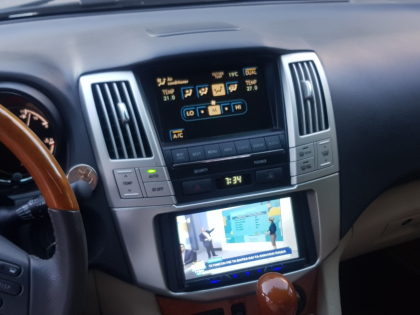 Αντικατάσταση της εργοστασιακής πηγής με οθόνη της Pioneer σε Lexus RX 400