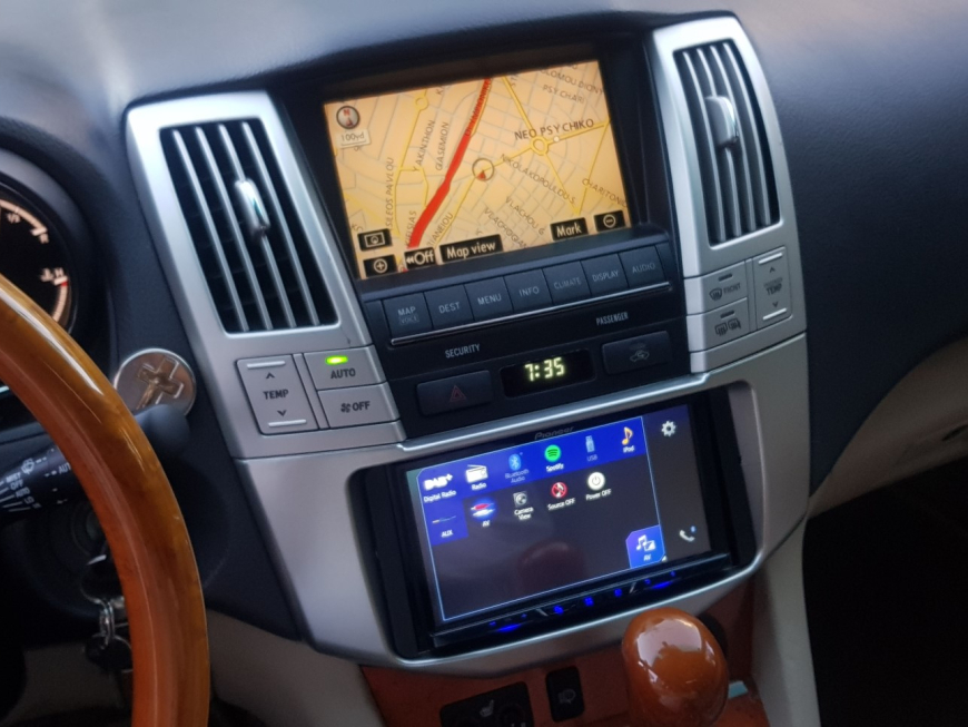 Αντικατάσταση της εργοστασιακής πηγής με οθόνη της Pioneer σε Lexus RX 400