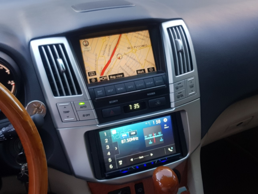 Αντικατάσταση της εργοστασιακής πηγής με οθόνη της Pioneer σε Lexus RX 400