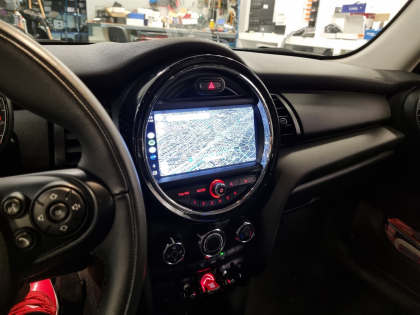 Αντικατάσταση της εργοστασιακής πηγής ήχου με Multimedia Οθόνη της Bizzar σε Mini Cooper One (F56)