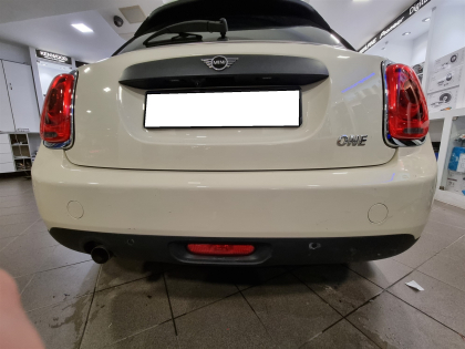 Αντικατάσταση της εργοστασιακής πηγής ήχου με Multimedia Οθόνη της Bizzar σε Mini Cooper One (F56)