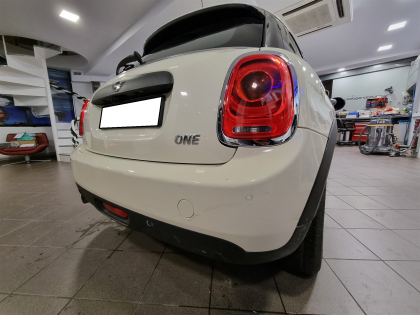 Αντικατάσταση της εργοστασιακής πηγής ήχου με Multimedia Οθόνη της Bizzar σε Mini Cooper One (F56)