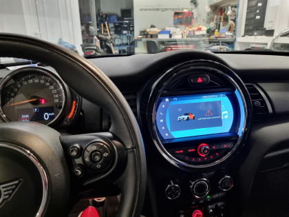 Αντικατάσταση της εργοστασιακής πηγής ήχου με Multimedia Οθόνη της Bizzar σε Mini Cooper One (F56)