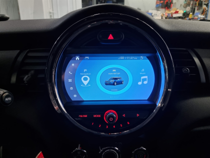 Αντικατάσταση της εργοστασιακής πηγής ήχου με Multimedia Οθόνη της Bizzar σε Mini Cooper One (F56)