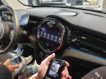 Αναβάθμιση εργοστασιακής οθόνης με Ασύρματο Wireless Apple CarPlay/Android Auto σε Mini Cooper S (F56) του 2023