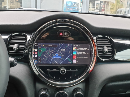 Αναβάθμιση εργοστασιακής οθόνης με Ασύρματο Wireless Apple CarPlay/Android Auto σε Mini Cooper S (F56) του 2023