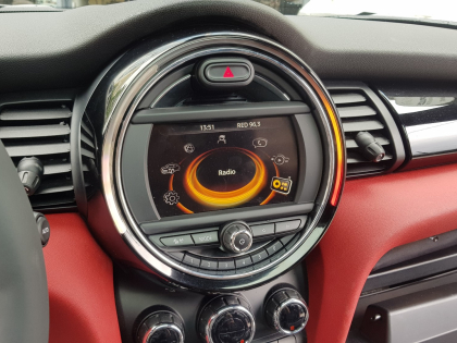 Αναβάθμιση εργοστασιακής οθόνης με Ασύρματο Wireless Apple CarPlay/Android Auto σε Mini Cooper (F56)