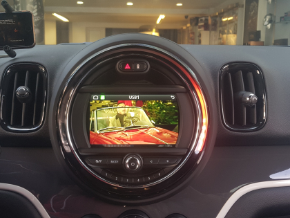 Αναβάθμιση εργοστασιακής οθόνης με Ασύρματο Wireless Apple CarPlay/Android Auto σε Mini Countryman S Model YW11 Series (F60) του 2019