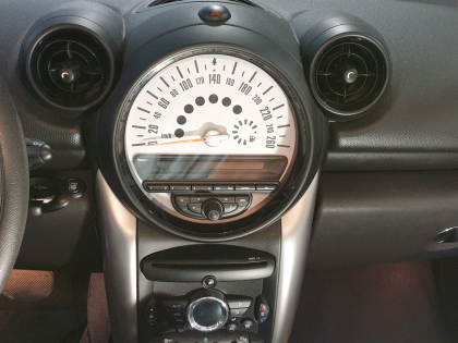 Αντικατάσταση της εργοστασιακής πηγής ηχου με Multimedia Οθόνη της Bizzar σε Mini Countryman (F60)