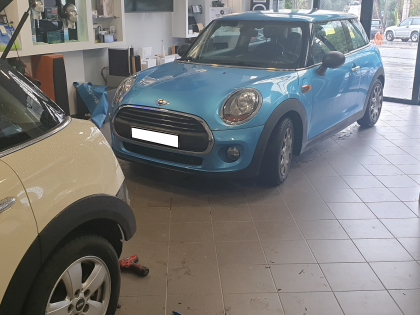 Αντικατάσταση της εργοστασιακής πηγής ήχου με Multimedia Οθόνη της Bizzar σε Mini Cooper One (F56)