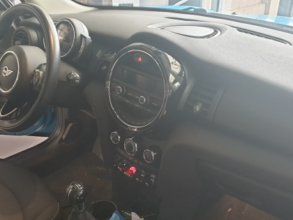 Αντικατάσταση της εργοστασιακής πηγής ήχου με Multimedia Οθόνη της Bizzar σε Mini Cooper One (F56)