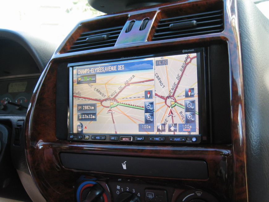 Εγκατάσταση οθόνης 2Din Pioneer σε Nissan Terrano