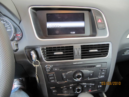 Τοποθέτηση interface στην εργοστασιακή οθόνη του Αudi​​​​​​​ Q5, για την δημιουργία εισόδου εικόνας και ήχου