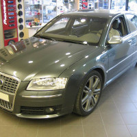 Τοποθέτηση interface στην εργοστασιακή οθόνη του Audi S8 για χρήση I-pod/I-phone