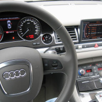 Τοποθέτηση interface στην εργοστασιακή οθόνη του Audi S8 για χρήση I-pod/I-phone
