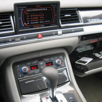 Τοποθέτηση interface στην εργοστασιακή οθόνη του Audi S8 για χρήση I-pod/I-phone