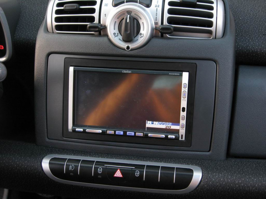 Εγκατάσταση οθόνης 2Din Clarion σε Smart ForTwo