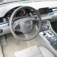 Τοποθέτηση interface στην εργοστασιακή οθόνη του Audi S8 για χρήση I-pod/I-phone