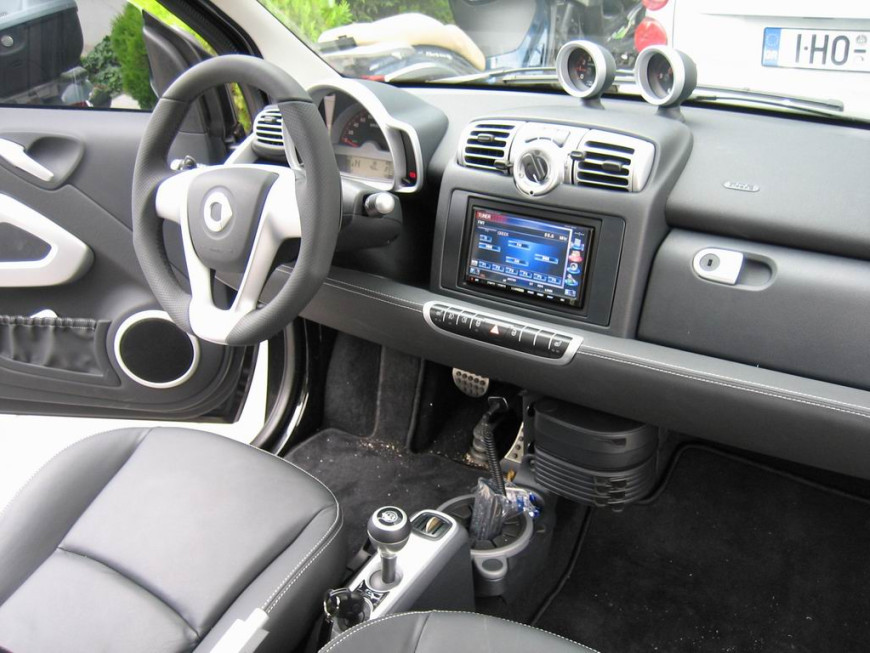 Εγκατάσταση οθόνης 2Din Kenwood σε Smart Brabus