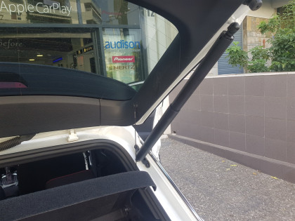 Εγκατάσταση Electric Tailgate και εργοστασιακής κάμερας οπισθοπορείας σε VW T-Roc 