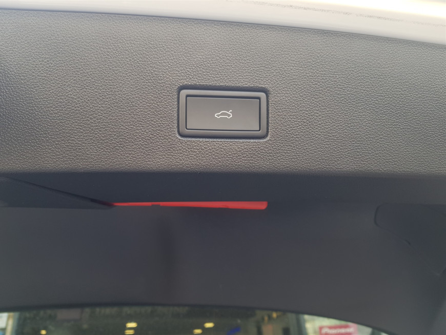 Εγκατάσταση Electric Tailgate και εργοστασιακής κάμερας οπισθοπορείας σε VW T-Roc 