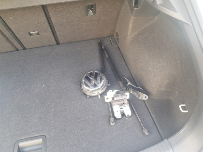 Εγκατάσταση Electric Tailgate και εργοστασιακής κάμερας οπισθοπορείας σε VW T-Roc 