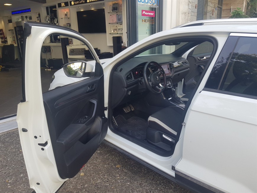 Εγκατάσταση Electric Tailgate και εργοστασιακής κάμερας οπισθοπορείας σε VW T-Roc 