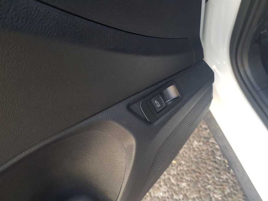Εγκατάσταση Electric Tailgate και εργοστασιακής κάμερας οπισθοπορείας σε VW T-Roc 