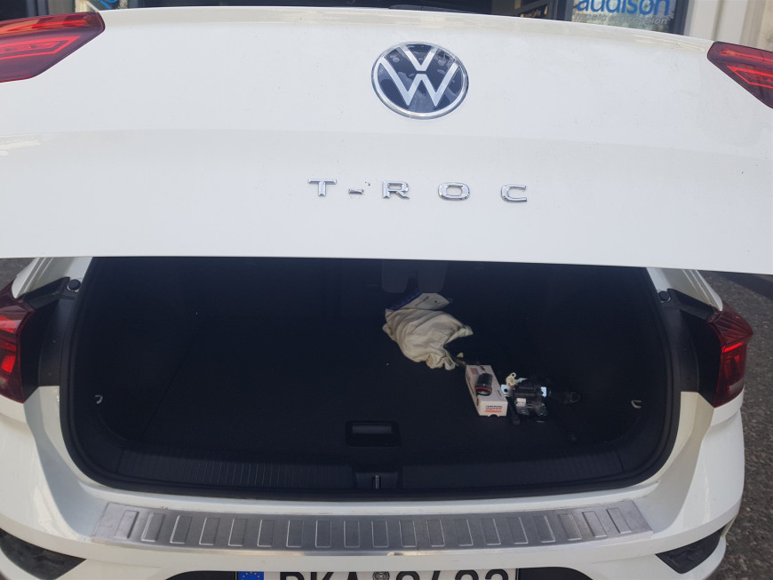 Εγκατάσταση Electric Tailgate και εργοστασιακής κάμερας οπισθοπορείας σε VW T-Roc 