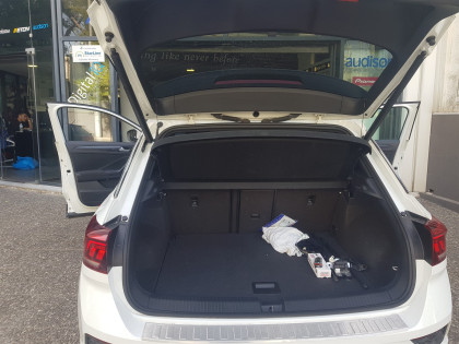 Εγκατάσταση Electric Tailgate και εργοστασιακής κάμερας οπισθοπορείας σε VW T-Roc 