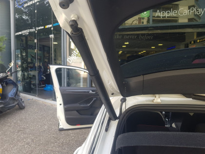 Εγκατάσταση Electric Tailgate και εργοστασιακής κάμερας οπισθοπορείας σε VW T-Roc 