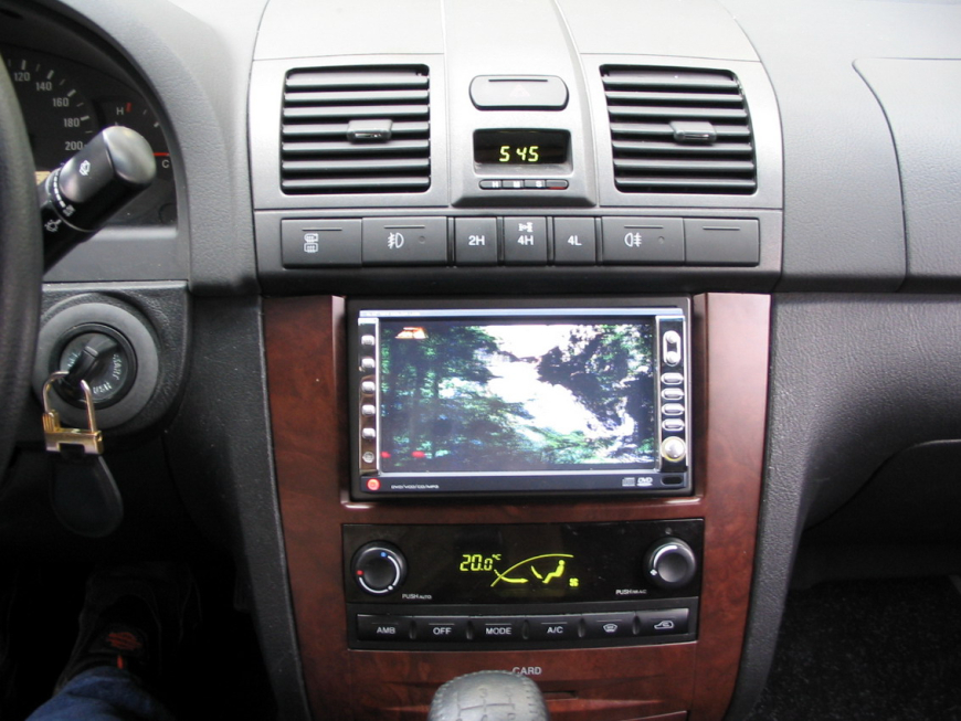 Εγκατάσταση οθόνης 2Din και αισθητήρων παρκαρίσματος σε SsangYong Rexton 