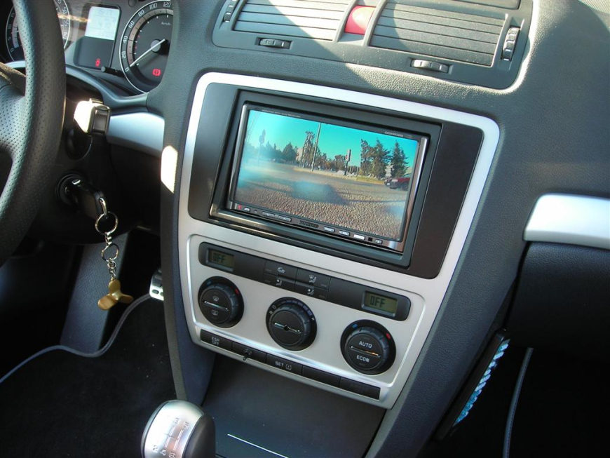 Εγκατάσταση οθόνης 2Din Kenwood και κονσόλας Play Station σε Skoda Octavia 5 RS