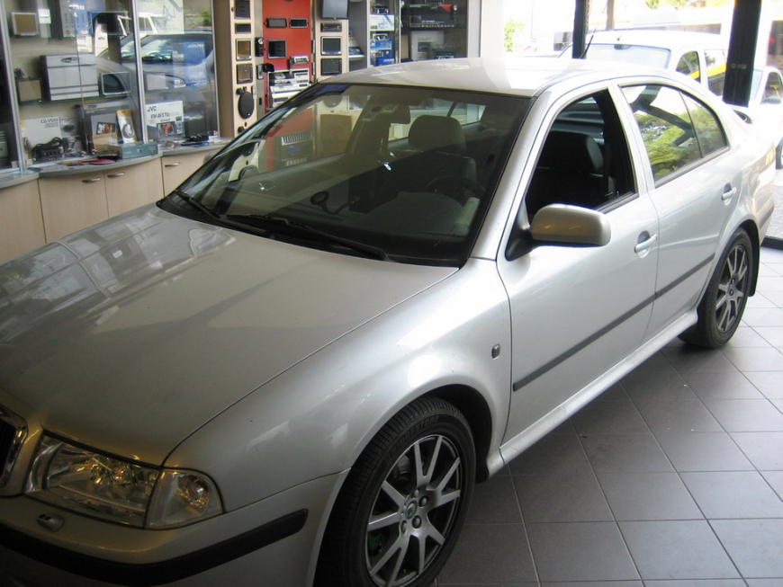 Εγκατάσταση οθόνης 2Din Kenwood σε Skoda Octavia