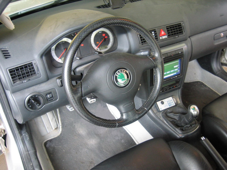 Εγκατάσταση οθόνης 2Din Kenwood σε Skoda Octavia