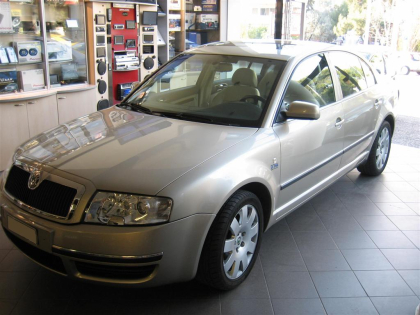 Εγκατάσταση οθόνης 2Din Pioneer σε Skoda Superb