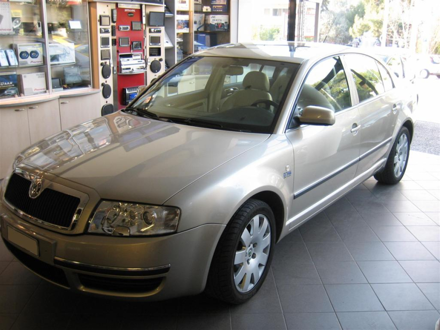 Εγκατάσταση οθόνης 2Din Pioneer σε Skoda Superb