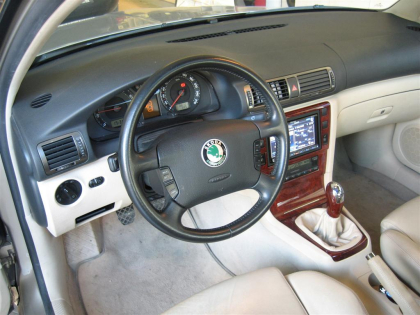 Εγκατάσταση οθόνης 2Din Pioneer σε Skoda Superb