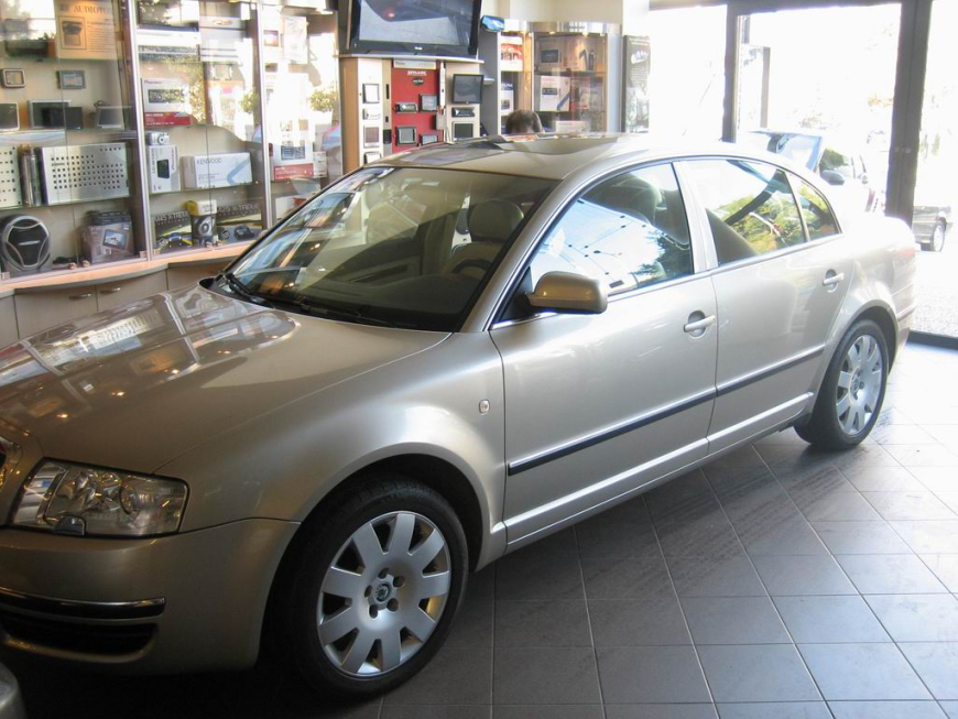 Εγκατάσταση οθόνης 2Din Kenwood σε Skoda Superb