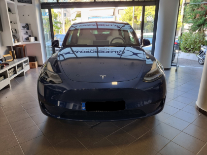 Εγκατάσταση οθόνης-καντράν σε Tesla Y