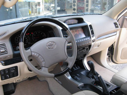 Εγκατάσταση νέας οθόνης σε Toyota Land Cruiser του 2006