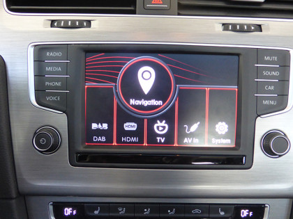 Αναβάθμιση εργοστασιακής οθόνης με Adaptiv-Navigation σε VW Golf 7