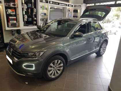 Εγκατάσταση κάμερας οπισθοπορείας σε VW T-Roc 