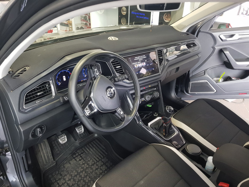 Εγκατάσταση κάμερας οπισθοπορείας σε VW T-Roc 
