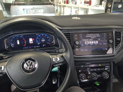 Εγκατάσταση κάμερας οπισθοπορείας σε VW T-Roc 