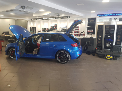 Αναβάθμιση εργοστασιακής οθόνης με Apple CarPlay/Android Auto σε Audi RS3 8V