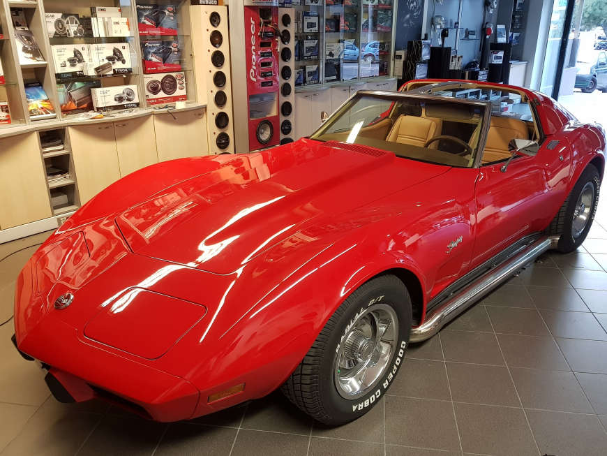 Αντικατάσταση ηχείων σε Chevrolet Corvette Convertible του 1968